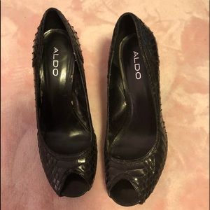 Aldo Black snake skin heel